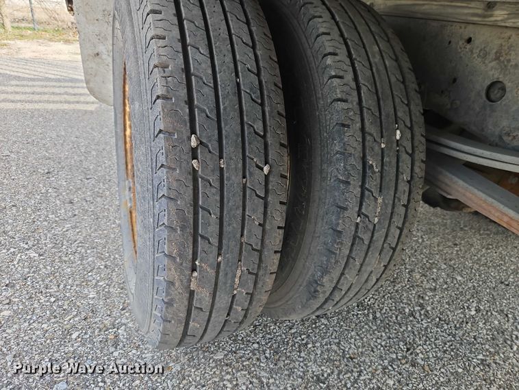 image for item EO7089 2010 Isuzu NPR flatbed truck