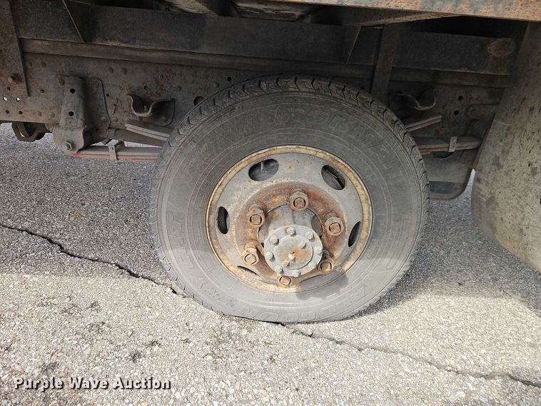 image for item EO7089 2010 Isuzu NPR flatbed truck