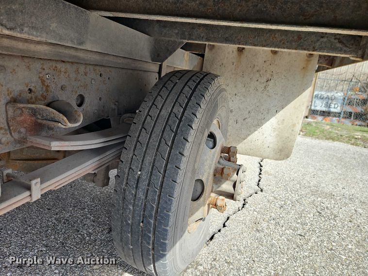 image for item EO7089 2010 Isuzu NPR flatbed truck