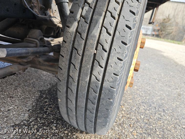 image for item EO7089 2010 Isuzu NPR flatbed truck