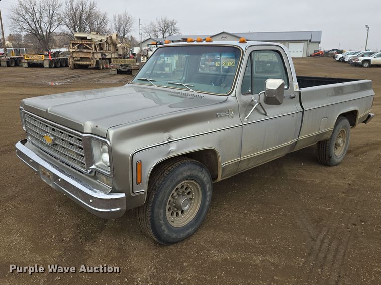 image for item ES2997 1975 Chevrolet 20 pickup truck