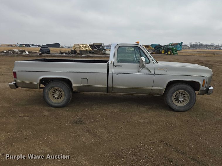 image for item ES2997 1975 Chevrolet 20 pickup truck