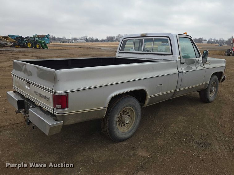 image for item ES2997 1975 Chevrolet 20 pickup truck