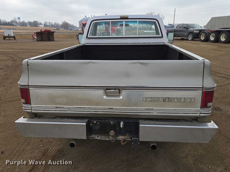 image for item ES2997 1975 Chevrolet 20 pickup truck