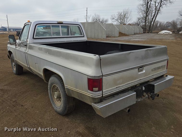 image for item ES2997 1975 Chevrolet 20 pickup truck