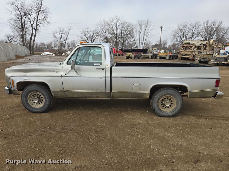 image for item ES2997 1975 Chevrolet 20 pickup truck