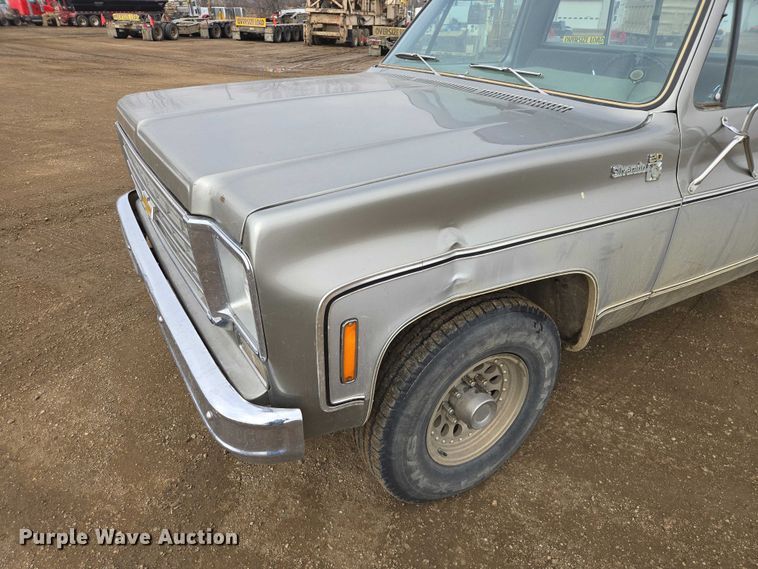 image for item ES2997 1975 Chevrolet 20 pickup truck