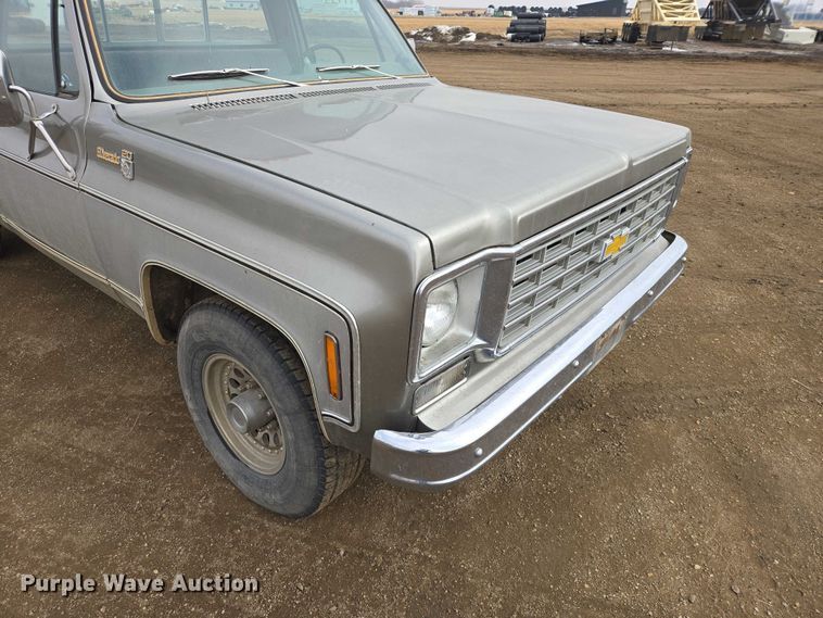 image for item ES2997 1975 Chevrolet 20 pickup truck