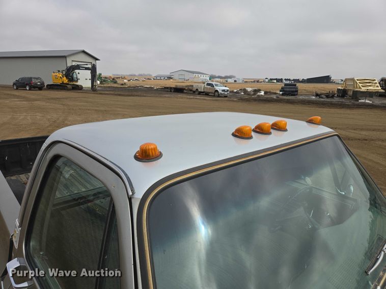 image for item ES2997 1975 Chevrolet 20 pickup truck