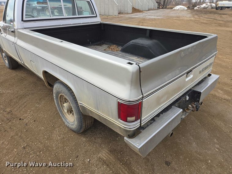 image for item ES2997 1975 Chevrolet 20 pickup truck