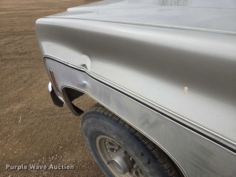 image for item ES2997 1975 Chevrolet 20 pickup truck