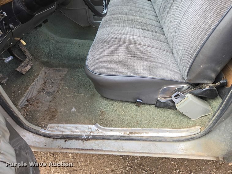 image for item ES2997 1975 Chevrolet 20 pickup truck