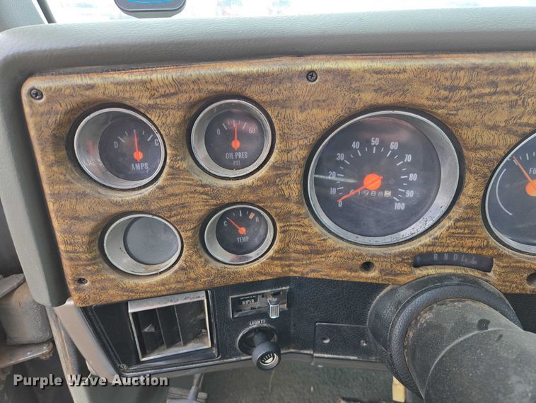 image for item ES2997 1975 Chevrolet 20 pickup truck