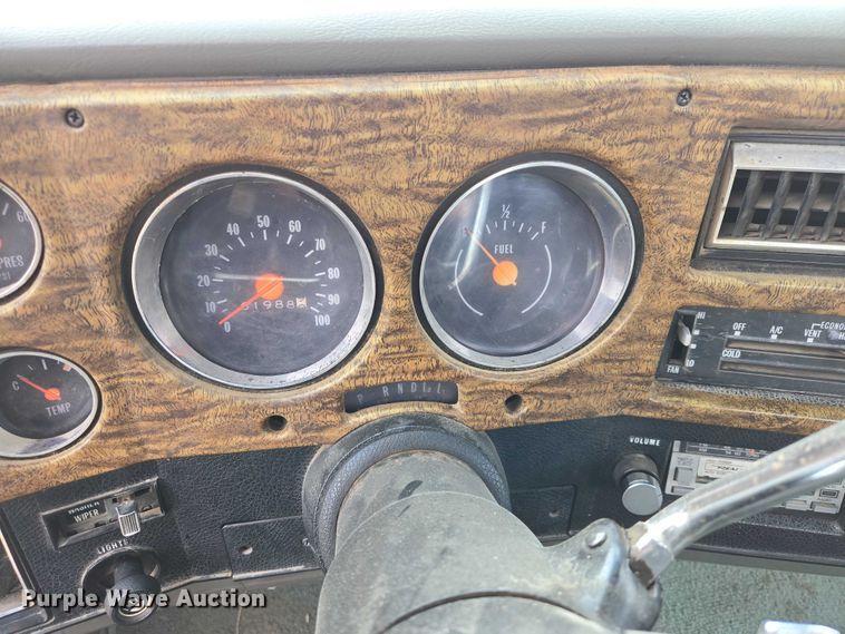 image for item ES2997 1975 Chevrolet 20 pickup truck