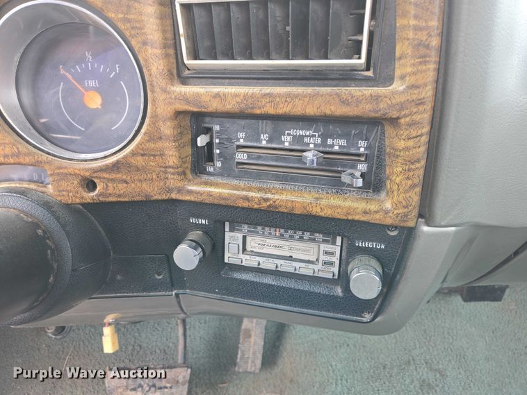 image for item ES2997 1975 Chevrolet 20 pickup truck