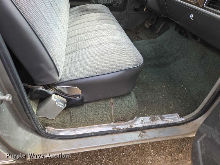 image for item ES2997 1975 Chevrolet 20 pickup truck