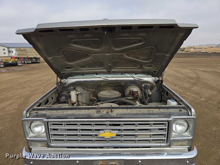 image for item ES2997 1975 Chevrolet 20 pickup truck
