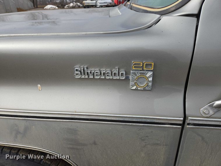 image for item ES2997 1975 Chevrolet 20 pickup truck