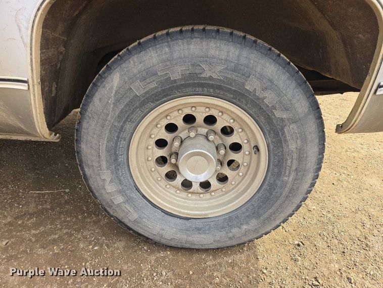 image for item ES2997 1975 Chevrolet 20 pickup truck