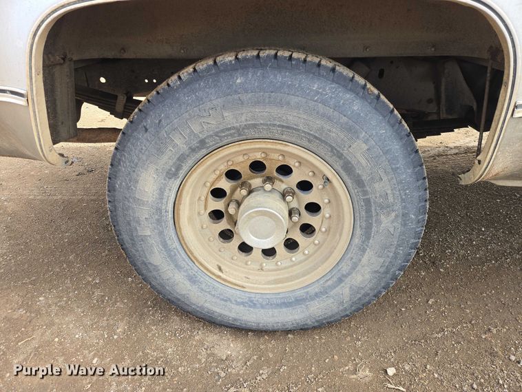 image for item ES2997 1975 Chevrolet 20 pickup truck