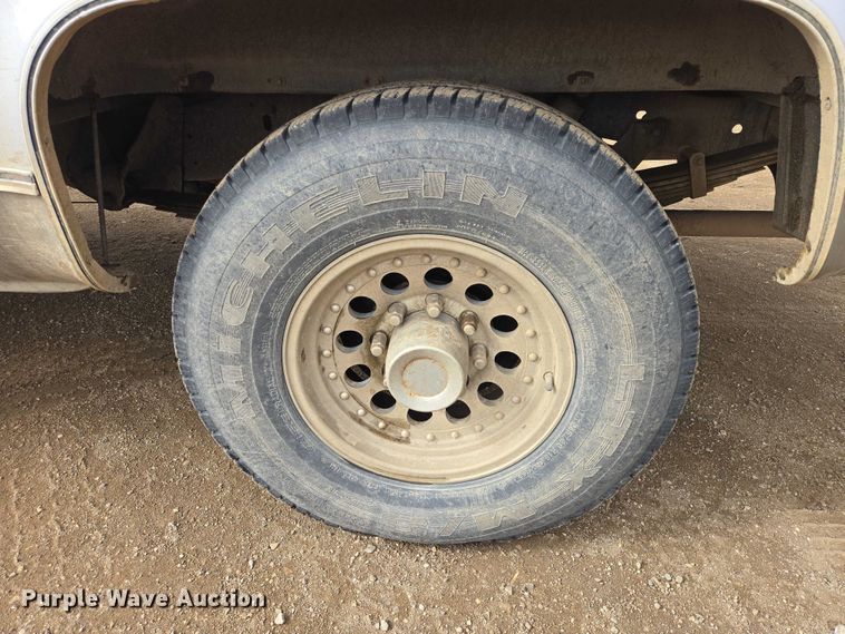 image for item ES2997 1975 Chevrolet 20 pickup truck