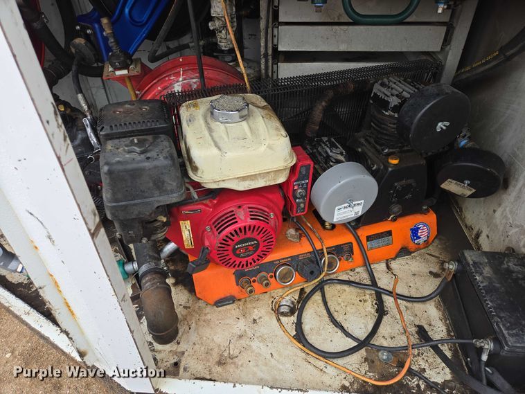 image for item ES2998 2013 CPI DL750 Refueler fuel trailer