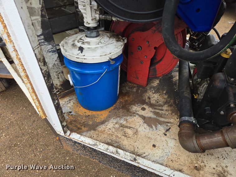 image for item ES2998 2013 CPI DL750 Refueler fuel trailer