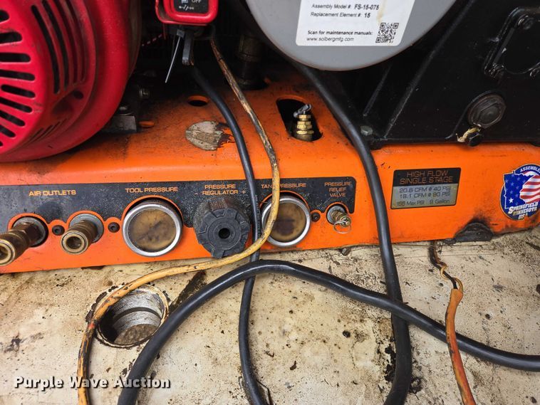 image for item ES2998 2013 CPI DL750 Refueler fuel trailer