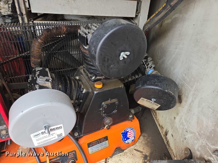 image for item ES2998 2013 CPI DL750 Refueler fuel trailer