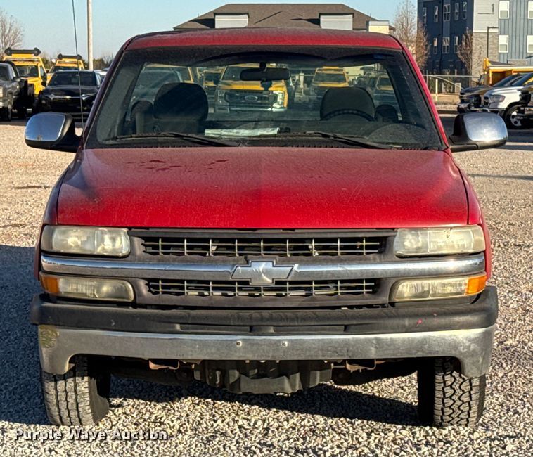 image for item ES5593 2002 Chevrolet Silverado 1500 pickup truck