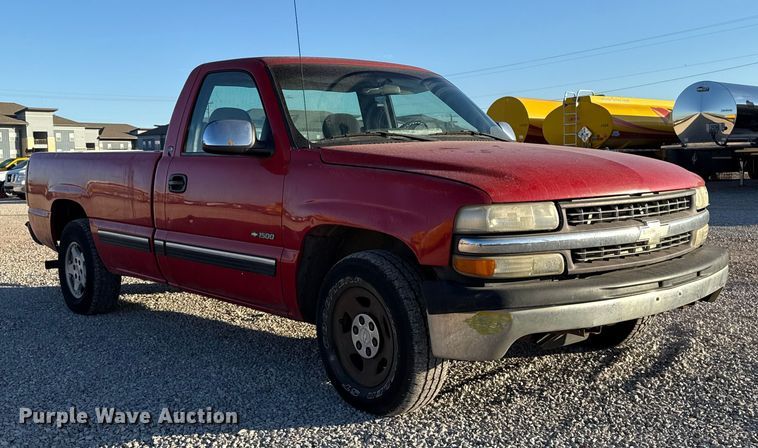 image for item ES5593 2002 Chevrolet Silverado 1500 pickup truck