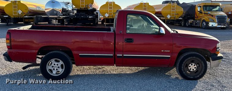 image for item ES5593 2002 Chevrolet Silverado 1500 pickup truck