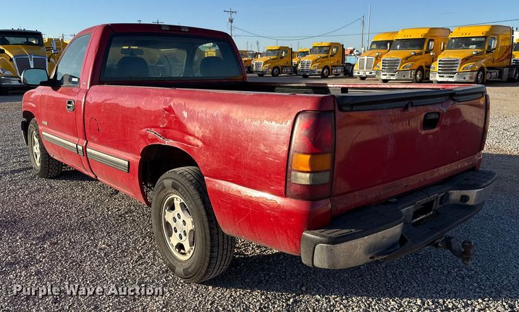 image for item ES5593 2002 Chevrolet Silverado 1500 pickup truck