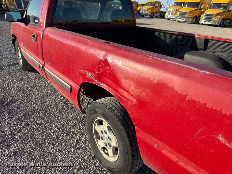 image for item ES5593 2002 Chevrolet Silverado 1500 pickup truck