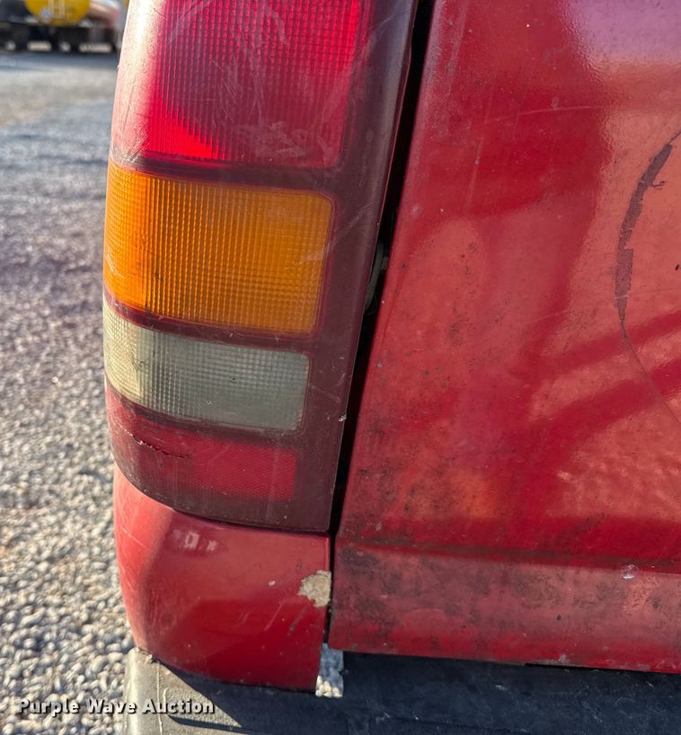 image for item ES5593 2002 Chevrolet Silverado 1500 pickup truck