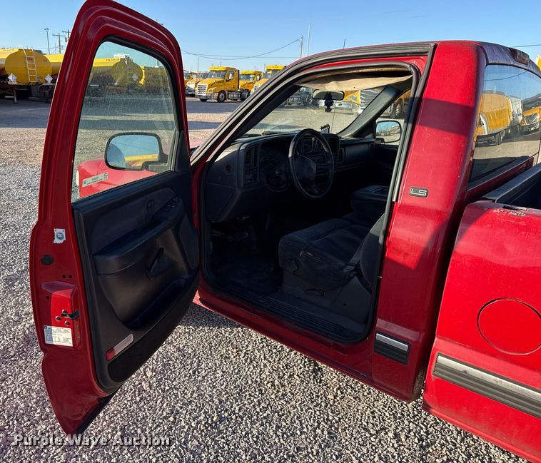 image for item ES5593 2002 Chevrolet Silverado 1500 pickup truck