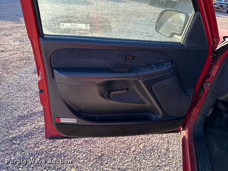 image for item ES5593 2002 Chevrolet Silverado 1500 pickup truck