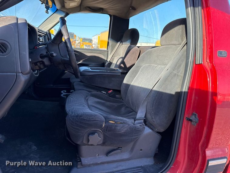 image for item ES5593 2002 Chevrolet Silverado 1500 pickup truck