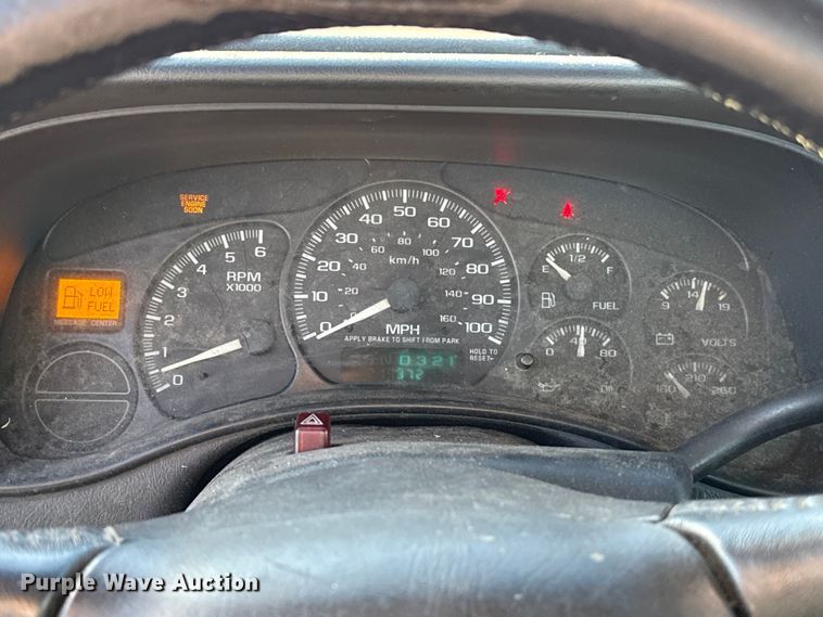 image for item ES5593 2002 Chevrolet Silverado 1500 pickup truck