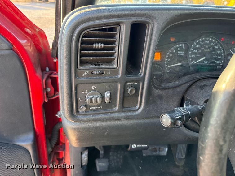 image for item ES5593 2002 Chevrolet Silverado 1500 pickup truck