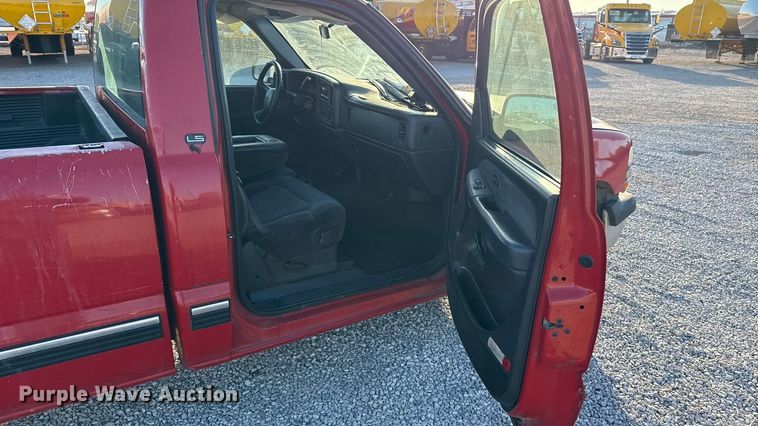 image for item ES5593 2002 Chevrolet Silverado 1500 pickup truck