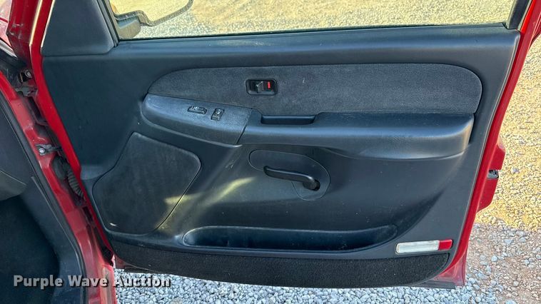 image for item ES5593 2002 Chevrolet Silverado 1500 pickup truck