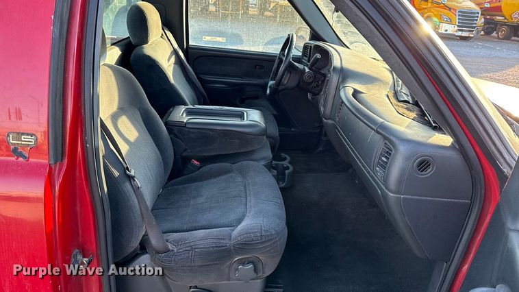 image for item ES5593 2002 Chevrolet Silverado 1500 pickup truck