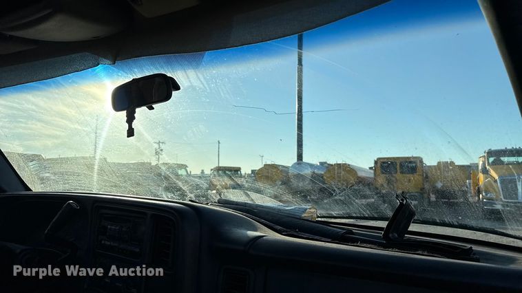 image for item ES5593 2002 Chevrolet Silverado 1500 pickup truck