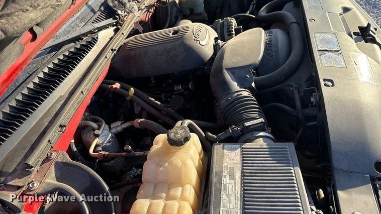 image for item ES5593 2002 Chevrolet Silverado 1500 pickup truck