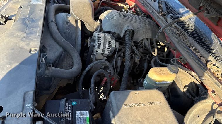 image for item ES5593 2002 Chevrolet Silverado 1500 pickup truck