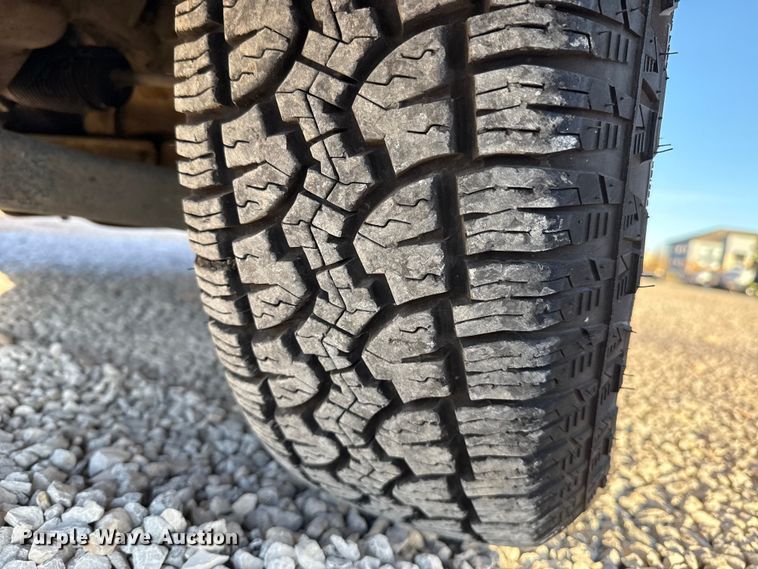 image for item ES5593 2002 Chevrolet Silverado 1500 pickup truck