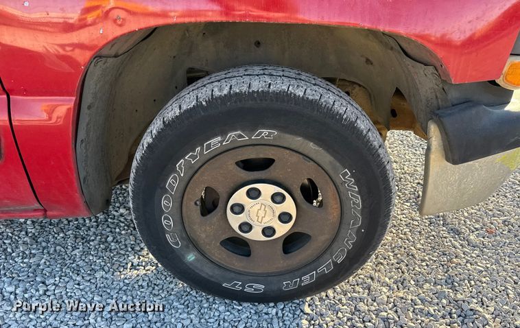 image for item ES5593 2002 Chevrolet Silverado 1500 pickup truck