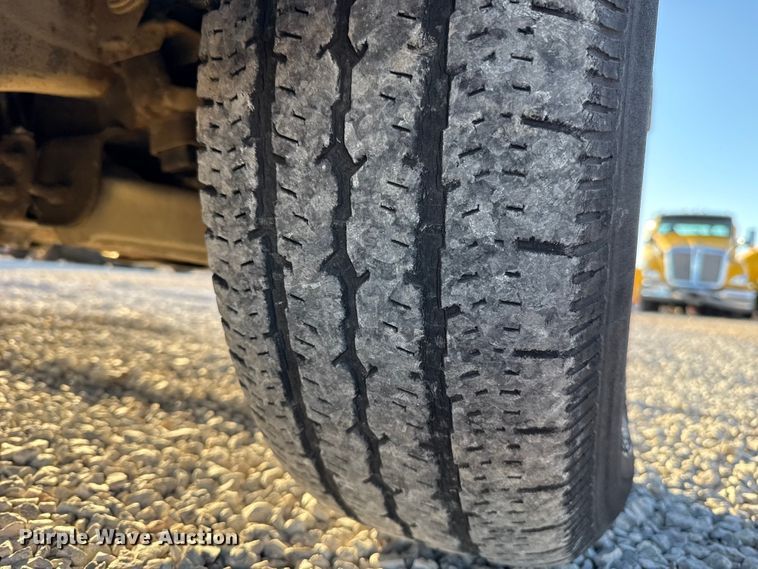 image for item ES5593 2002 Chevrolet Silverado 1500 pickup truck