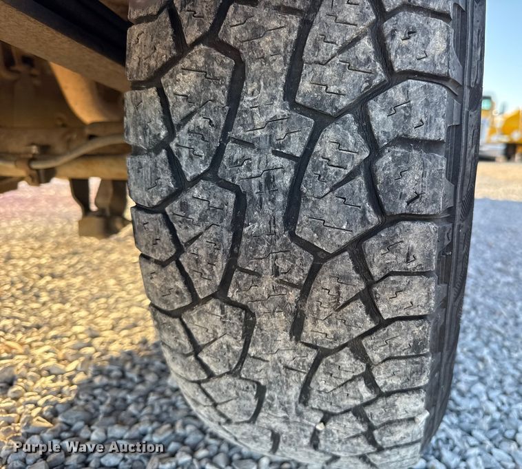 image for item ES5593 2002 Chevrolet Silverado 1500 pickup truck